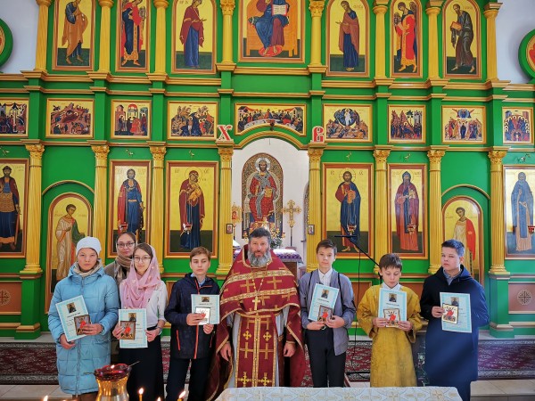 Вручение свидетельств выпускникам воскресной школы Данииловского храма пос. Нахабино