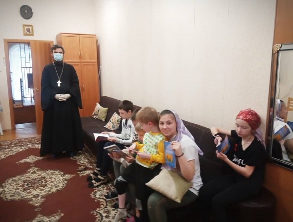Благотворительная акция «Согреем детские сердца» в Красногорском благочинии