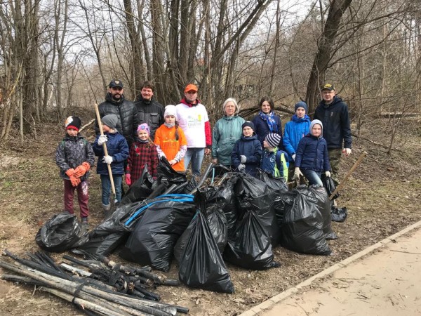 Участие прихожан Знаменского храма г. Красногорска в городском субботнике