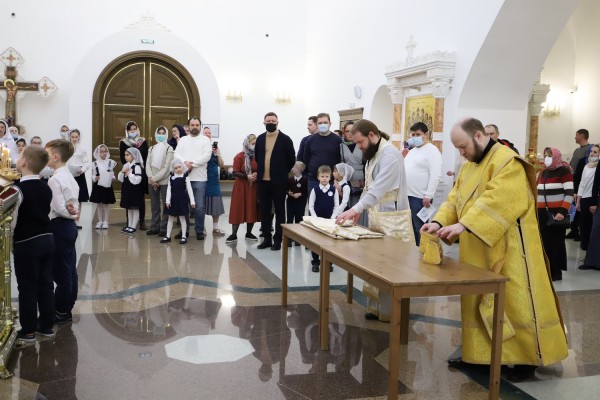 Миссионерская Литургия для детей в Никольском соборе Красногорска