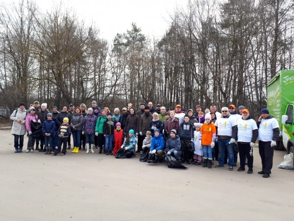 Участие прихожан Знаменского храма г. Красногорска в городском субботнике