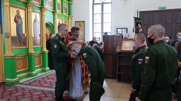 В День воинской славы России в Данииловском храме поселка Нахабино вручили воинский походный ковчег с мощами 45-й инженерной бригаде