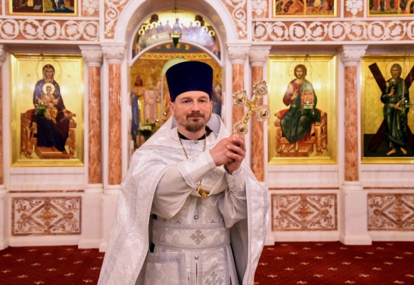 Воскресное богослужение в Никольском соборе 