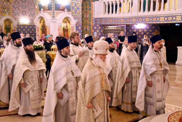 Воскресное богослужение в Никольском соборе 