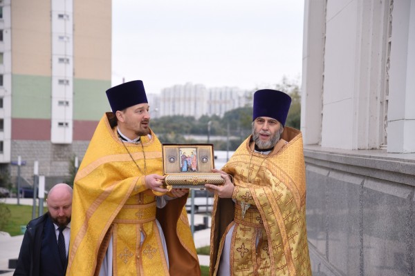 Принесение ковчега с Поясом Пресвятой Богородицы и встреча с молодежью в Никольском Соборе г. Красногорска