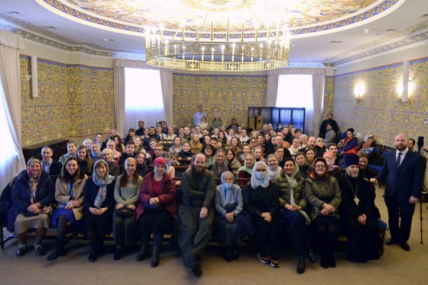 Принесение ковчега с Поясом Пресвятой Богородицы и встреча с молодежью в Никольском Соборе г. Красногорска
