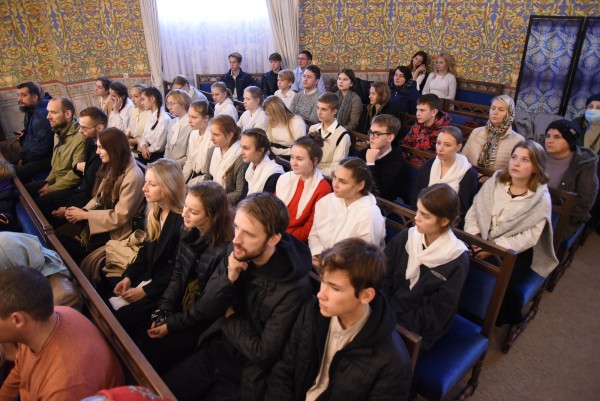 Принесение ковчега с Поясом Пресвятой Богородицы и встреча с молодежью в Никольском Соборе г. Красногорска