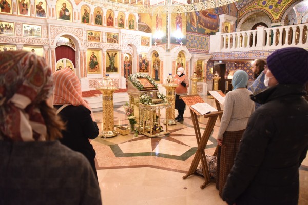 Молебны у ковчега с частью Пояса Божией Матери