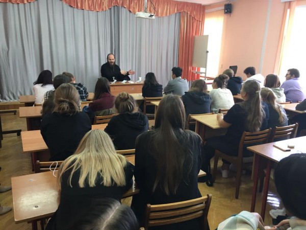 Встреча со священником в Ильинской школе 