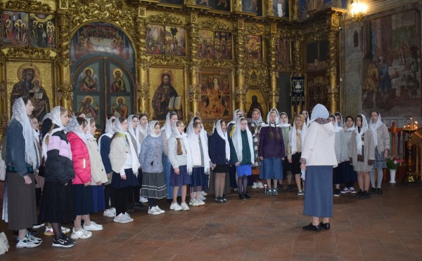 Участие Старшего хора девочек Детской церковной музыкальной школы при Успенском храме г. Красногорска в Творческом хоровом форуме «Царевич Димитрий» в Угличе
