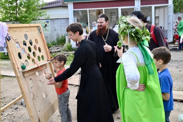 Уличный праздник на территории Никольского храма г. Красногорска