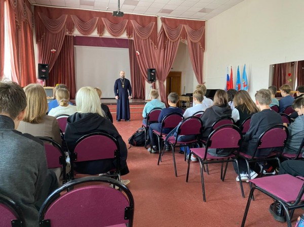 Беседы в школах городского округа Красногорска, посвященные 600-летию обретения мощей преподобного Сергия Радонежского.
