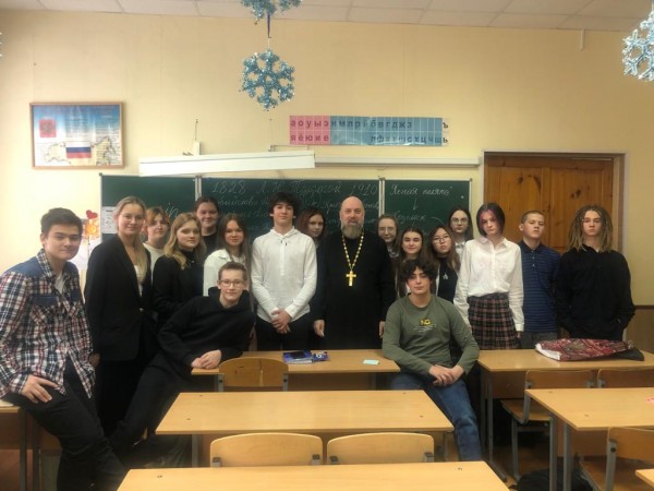 Встреча со священником в Николо-Урюпинской школе