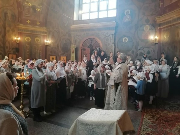 Участие хоров Детской церковной музыкальной школы г. Красногорска в Божественной литургии