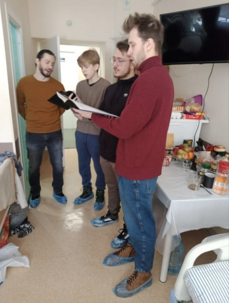 Поздравление раненых воинов