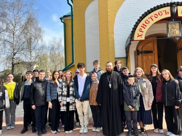 Гости в Никольском храме с. Ангелово