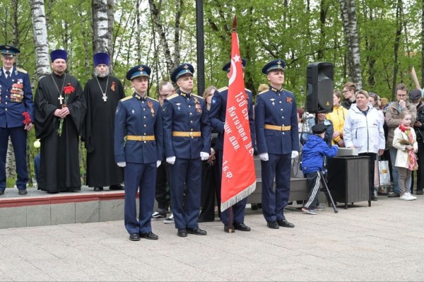 Церемония возложения венков в городском мемориальном комплексе Победы на Красной горке