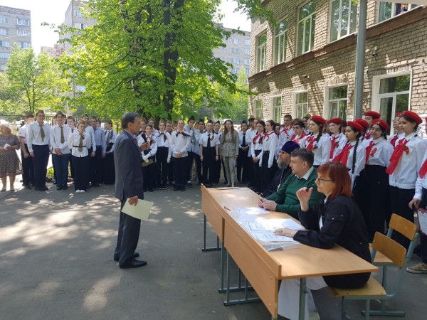 Смотр строя и песни в Средней школе №2 пос. Нахабино