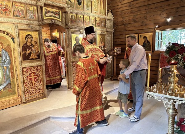 Память священномученика Петра (Голубева) в c. Петрово-Дальнее