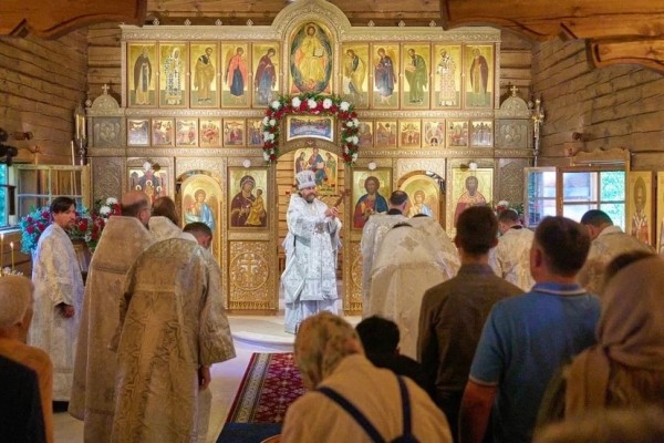 Великое освящение храма священномученика Петра Красногорского в с. Петрово-Дальнее