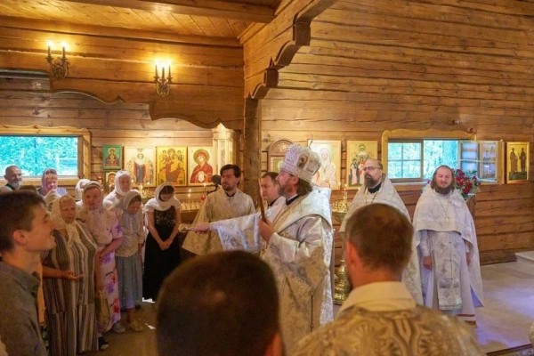 Великое освящение храма священномученика Петра Красногорского в с. Петрово-Дальнее