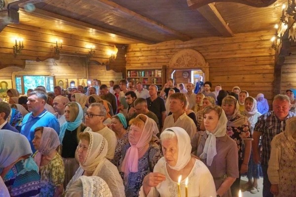 Великое освящение храма священномученика Петра Красногорского в с. Петрово-Дальнее