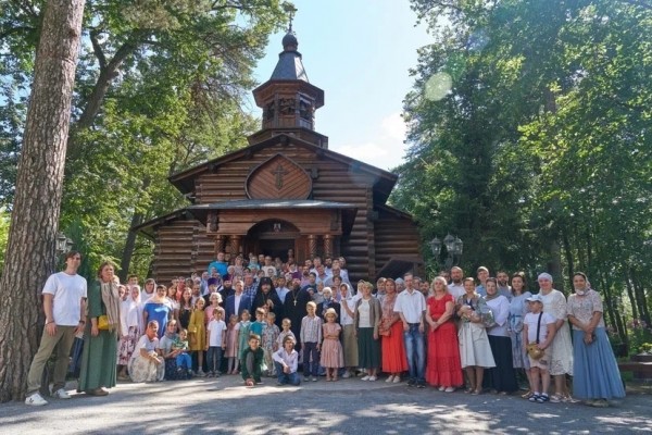 Великое освящение храма священномученика Петра Красногорского в с. Петрово-Дальнее