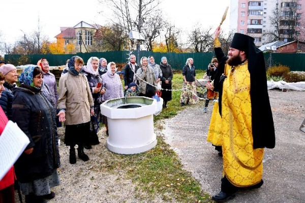 Освящение куполов и крестов в Покровском храме Нахабино
