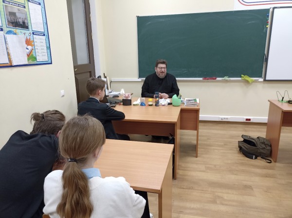 Акция "Задай вопрос священнику" в Гимназии №5 г. Красногорска