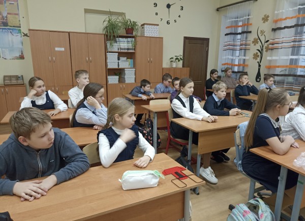 "Задай вопрос священнику" в Свято-Георгиевской гимназии г. Красногорска