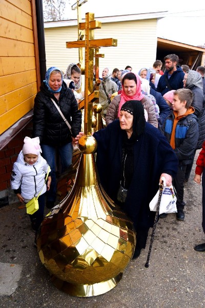 Освящение куполов и крестов в Покровском храме Нахабино