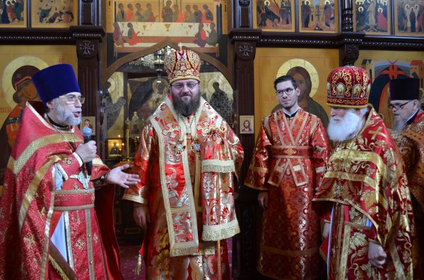 Архиерейское богослужение в Успенском храме Красногорска
