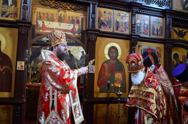 Архиерейское богослужение в Успенском храме Красногорска