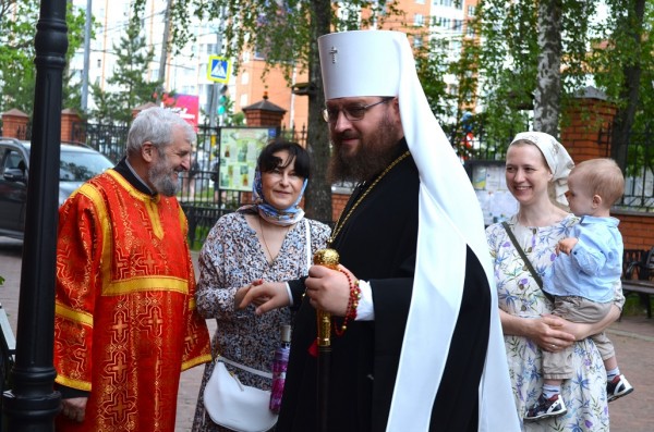 Архиерейское богослужение в Успенском храме Красногорска