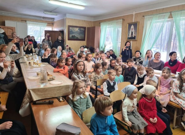 Концерт ко Дню матери в воскресной школе Данииловского храма пос. Нахабино