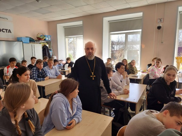 Беседа в Николо-Урюпино со школьниками