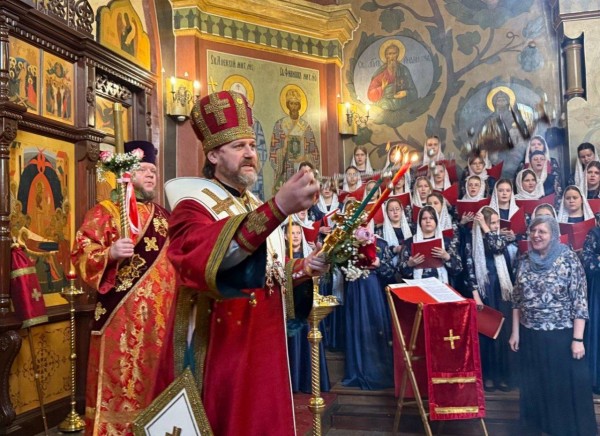 В Светлую Среду архиепископ Одинцовский и Красногорский Фома совершил Пасхальную утреню в Успенском храме г. Красногорска