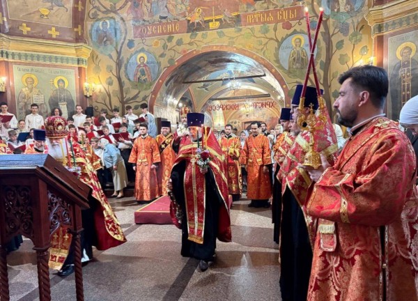В Светлую Среду архиепископ Одинцовский и Красногорский Фома совершил Пасхальную утреню в Успенском храме г. Красногорска