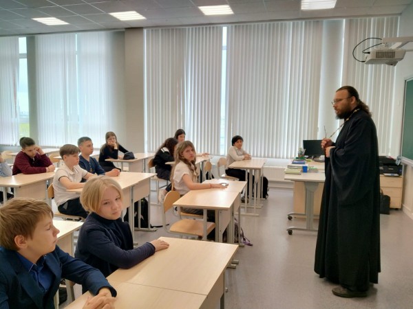 Посещение священником Образовательного центра «Отрада» в Красногорске