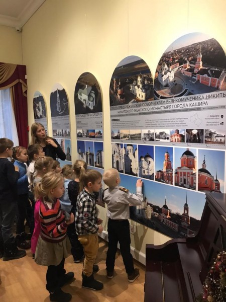 Экскурсия на фотовыставку «Восстановим порушенные святыни Подмосковья»