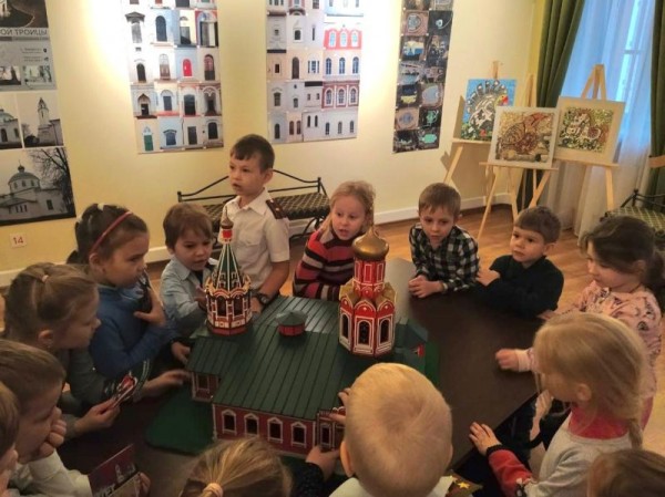 Экскурсия на фотовыставку «Восстановим порушенные святыни Подмосковья»