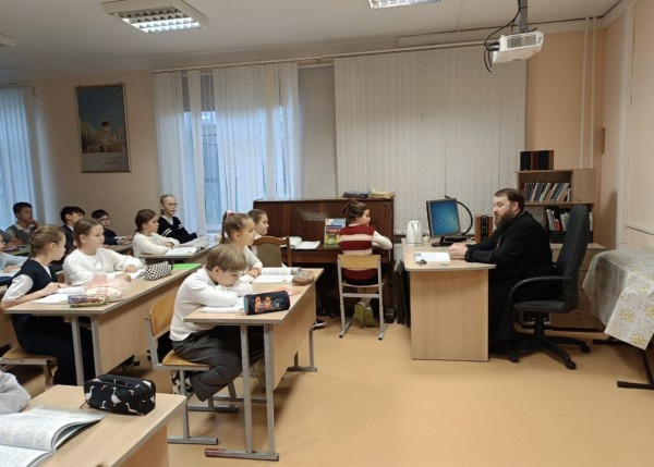 Беседы со священником в честь Дня народного единства в Путилково