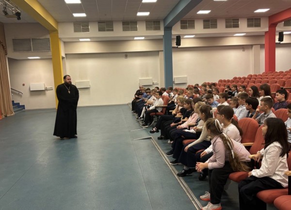 Беседы со священником в честь Дня народного единства в Путилково