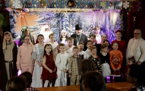 Рождественский спектакль воспитанников Воскресной школы храме святителя Иоанна Златоуста