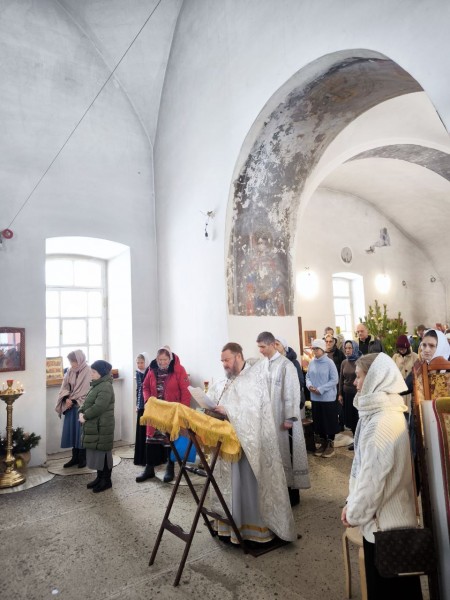 Молебны о вразумлении братий и сестер, имеющих намерение погубити младенца во чреве, в Красногорском благочинии