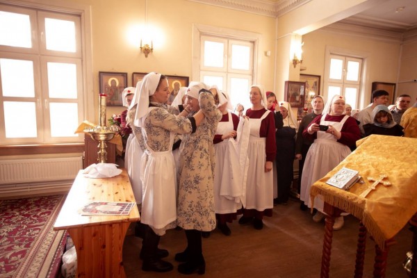 В Знаменском храме д. Марьино состоялось посвящение в сестры милосердия