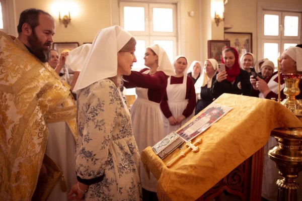В Знаменском храме д. Марьино состоялось посвящение в сестры милосердия