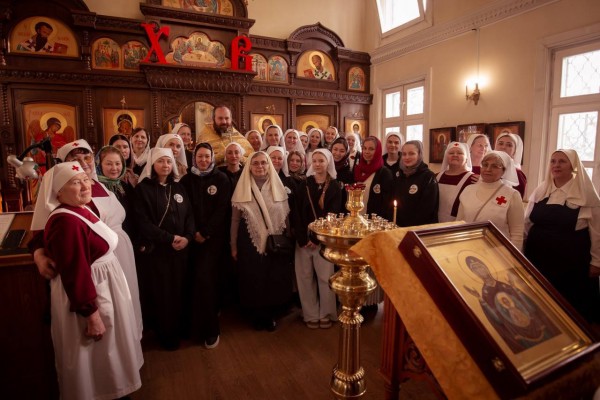 В Знаменском храме д. Марьино состоялось посвящение в сестры милосердия
