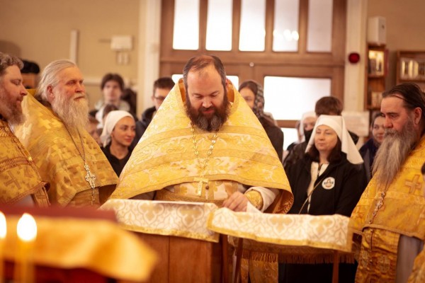 В Знаменском храме д. Марьино состоялось посвящение в сестры милосердия