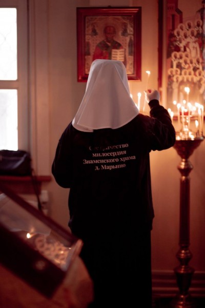 В Знаменском храме д. Марьино состоялось посвящение в сестры милосердия
